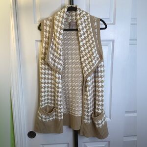 Chico's Beige and Cream Women's Cardigan Vest, size Medium